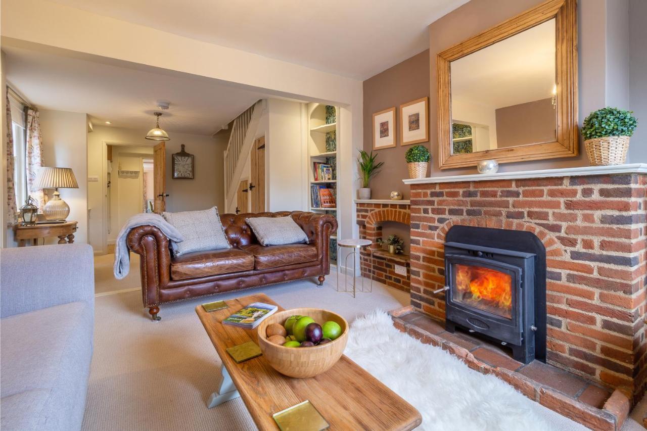 Immaculate Luxury Retreat In Pretty Village With Great Pubs - Box Valley Cottage Сток-бай-Нейленд Экстерьер фото